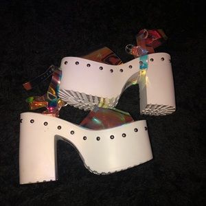 White holographic Platforms